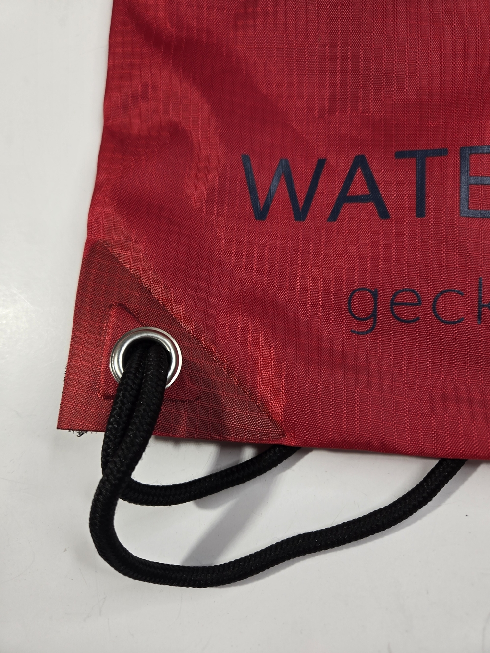 Geckobrand Waterproof Red Drawstring Backpack - Picture 9 of 10